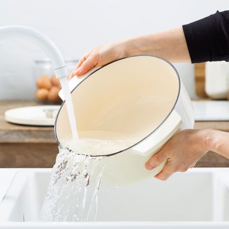 KitchenAid garnek żeliwny z pokrywką 3,3L Almond Cream - 6